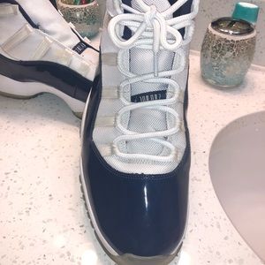 JORDAN 11’s NAVY/WHITE MUST HAVES